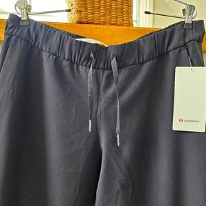 NWT Size 12 Lululemon On The Fly Woven Pants in Black
